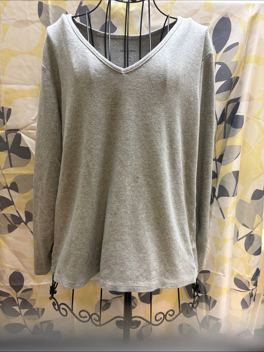 Liz Claiborne Heather Light Gray V-Neck Long Sleeve Top